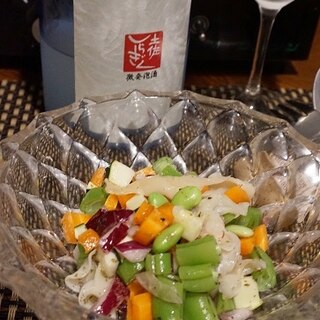 うちバル、夏野菜と花びら茸のキューブサラダ